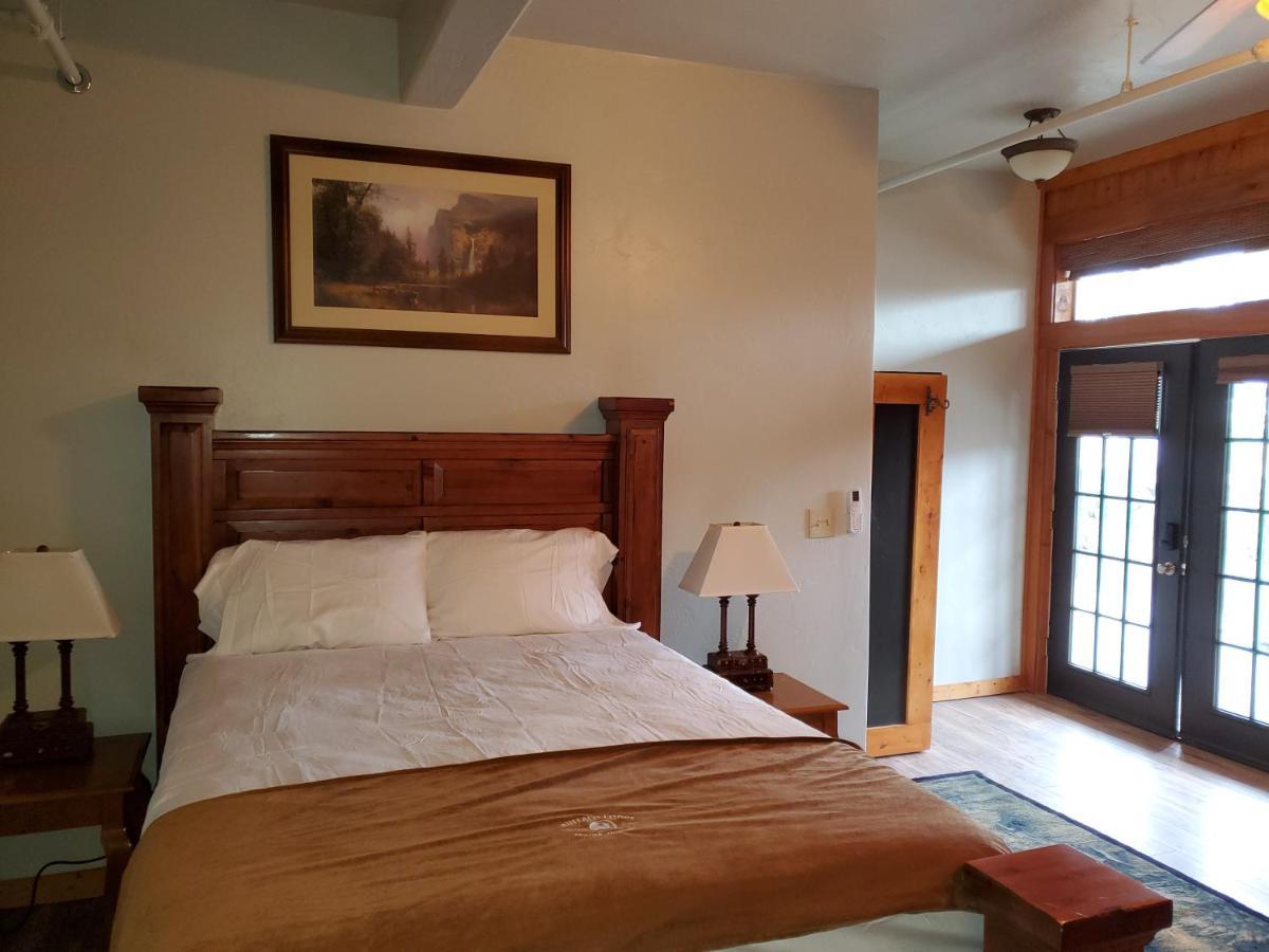 Buffalo Lodge Of Bigfork Extérieur photo